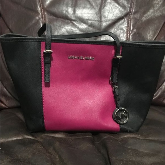 MICHAEL KORS PURSE - Picture 1 of 3